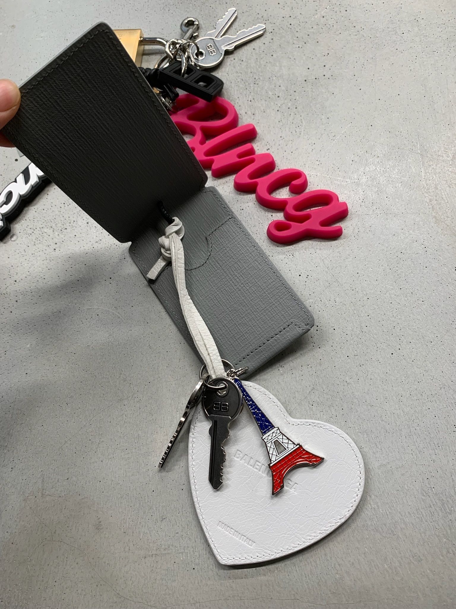 BALENCIAGA】TURNERキーリング ロゴ エッフェル塔 鍵 チャーム