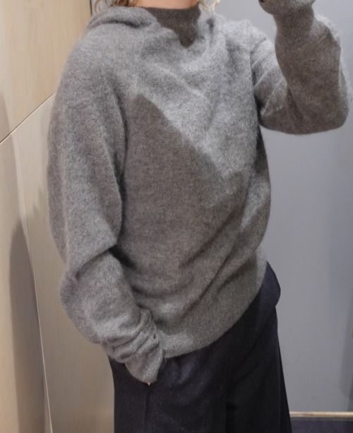 COS” ブラッシュドカシミアニットフーディー (COS/ニット・セーター