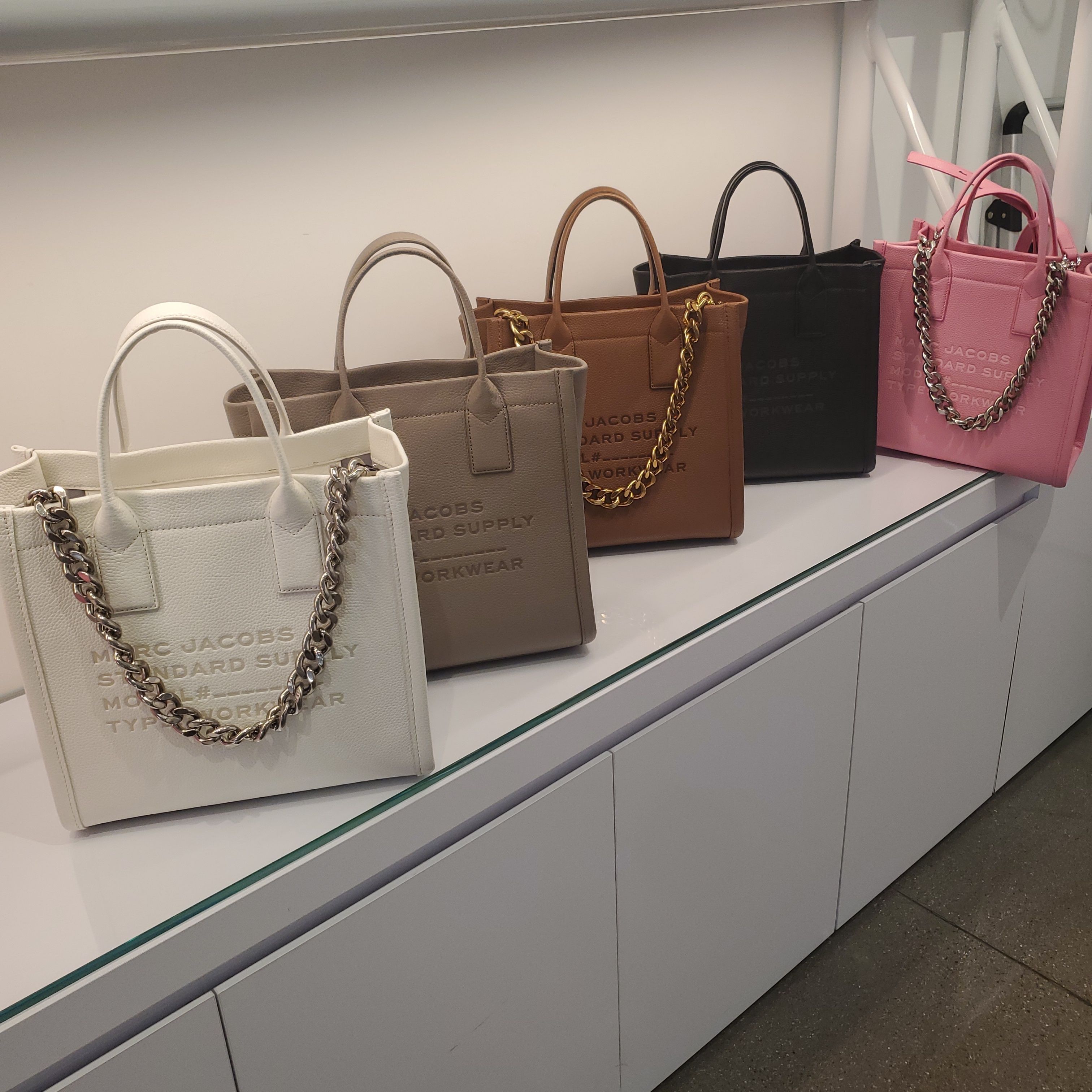 MARC JACOBS 人気Mサイズ☆レザー2Wayトート ストラップ付 (MARC