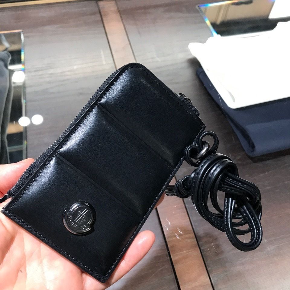 パリ直営店買付！【MONCLER】ストラップ付き小財布☆2色 (MONCLER