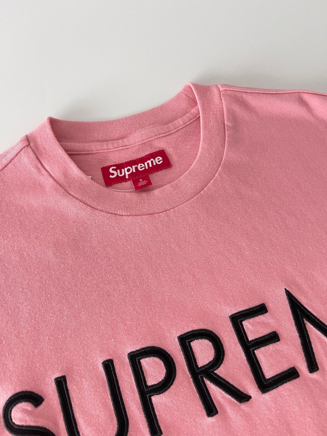 Supreme】Capital S/S Top Pink - 25SS (Supreme/Tシャツ・カットソー