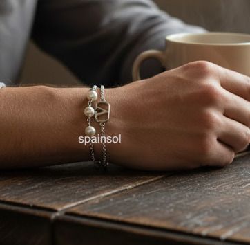 道枝駿佑さん着用【VALENTINO】メタル＆パールブレスレット