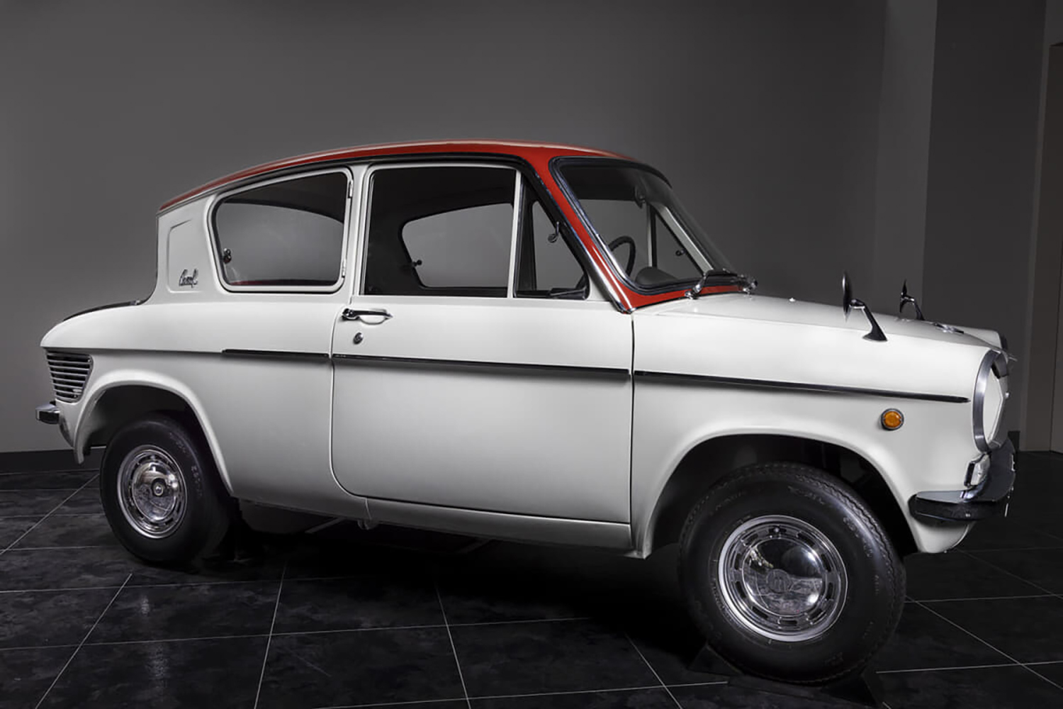 マツダ初代キャロルはいま見ても芸術点抜群の名車！ 360cc時代に生まれ