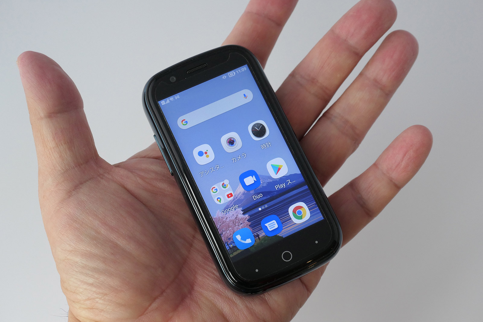 超小型でもスマホの標準機能はフル装備、FeliCaも使えるSIM