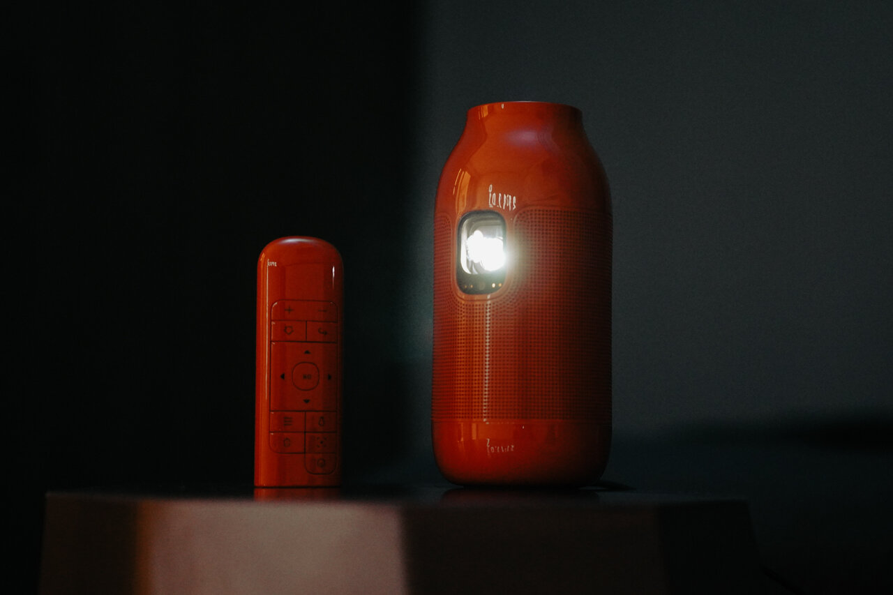 部屋を彩る魔法のアイテム。置き型プロジェクター「Aladdin Vase