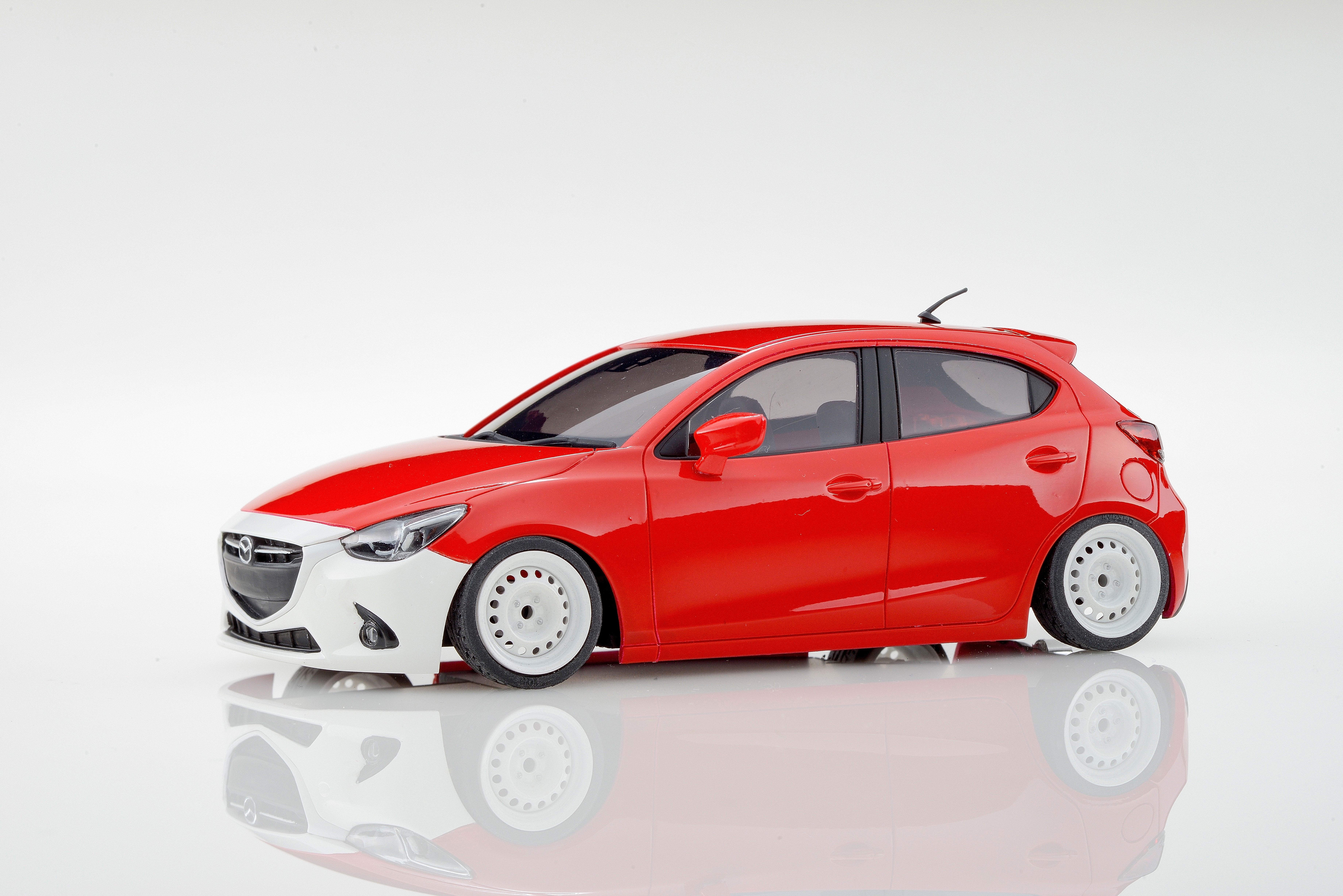 京商ミニッツレーサー デミオ頂上決戦!? | Kyosho Style