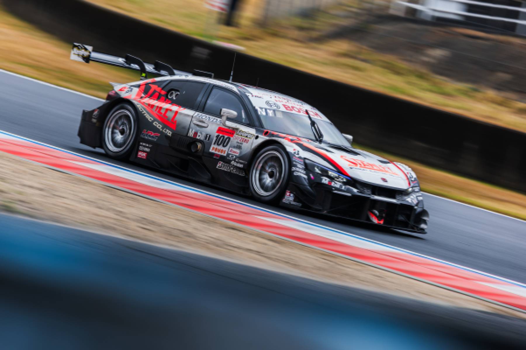 STANLEY CIVIC TYPE R-GTが最上位の4位。雨の難コンディションの中、ル