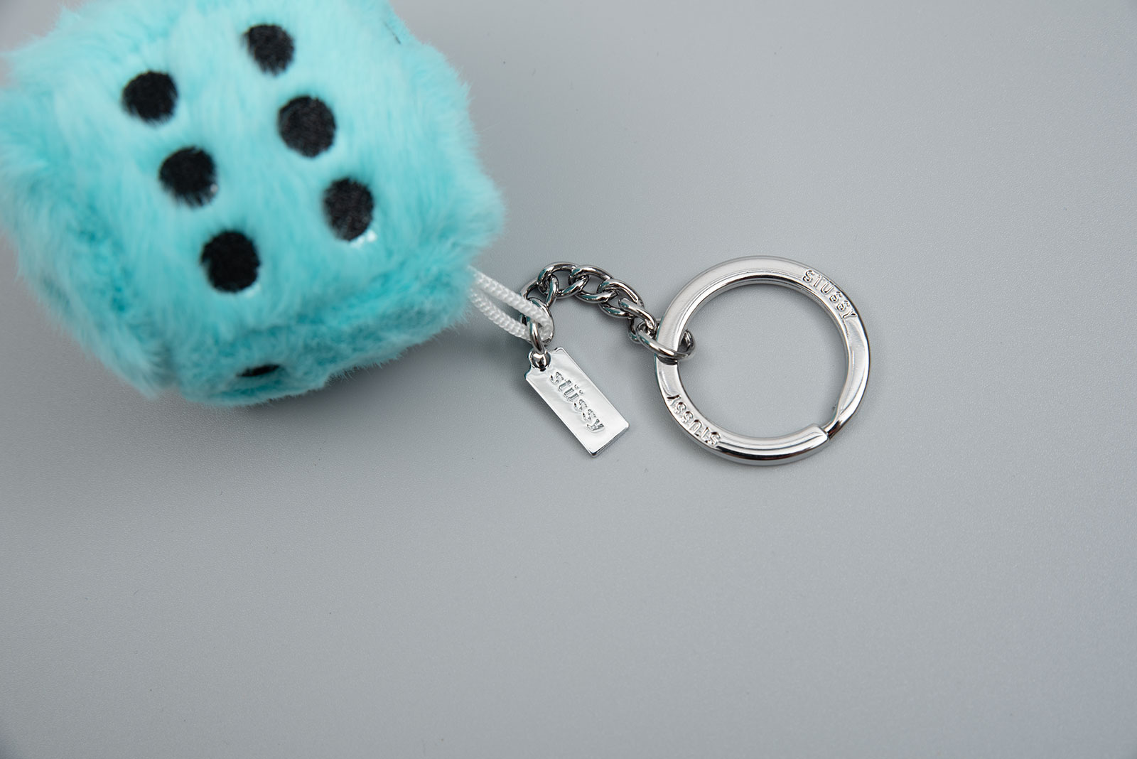 STUSSY FUZZY DICE KEYCHAIN : 월드피스 다이어트