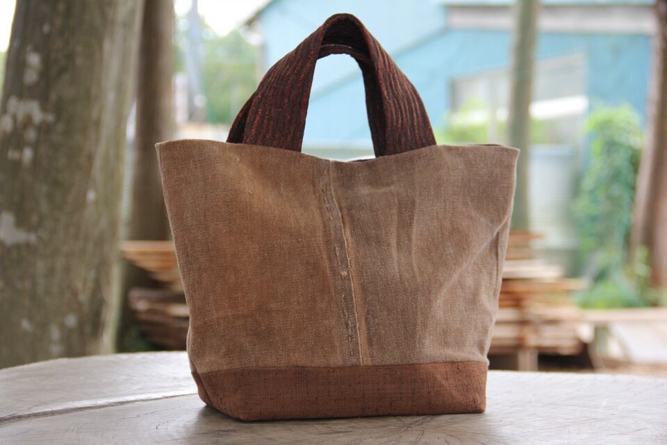 柿渋染め酒袋と帯の刺し子バッグ | iichi 日々の暮らしを心地よくする