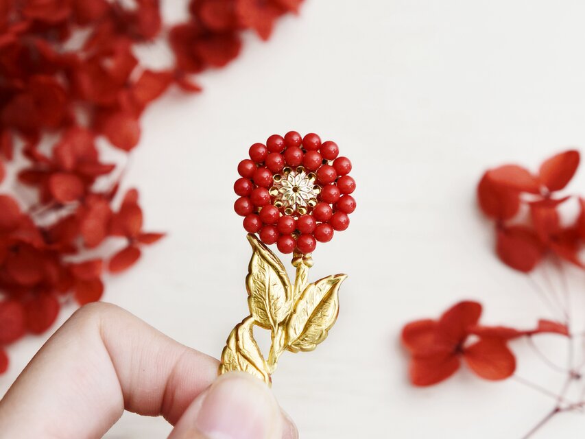 ブローチ】赤珊瑚・クラシック アンティークレトロな一輪のお花