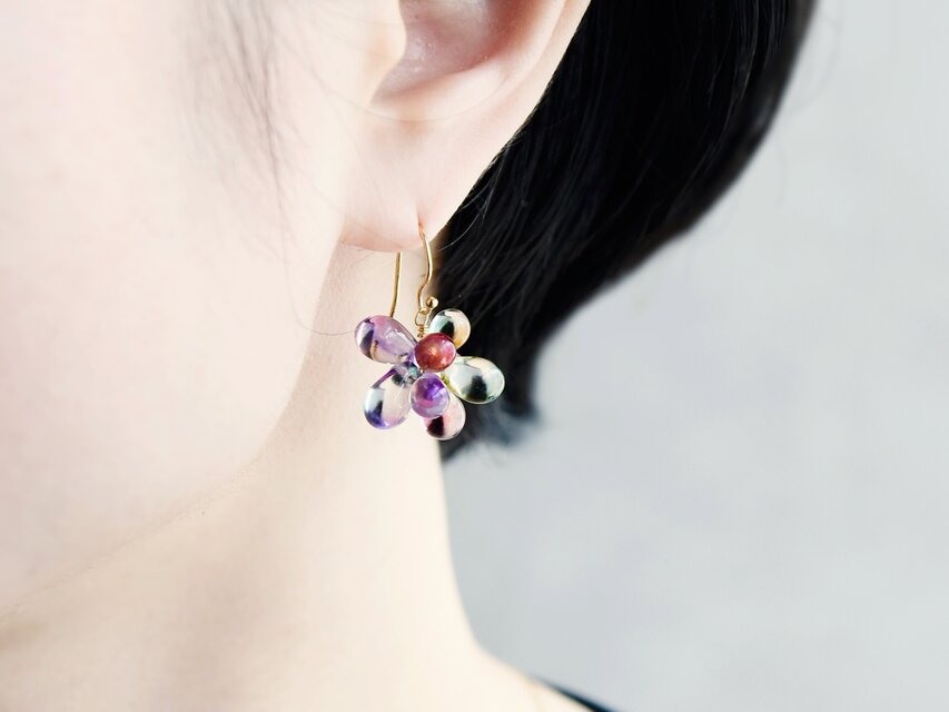 イヤリング】カラフルなのに上品 淡い虹色 レインボー花火 | iichi