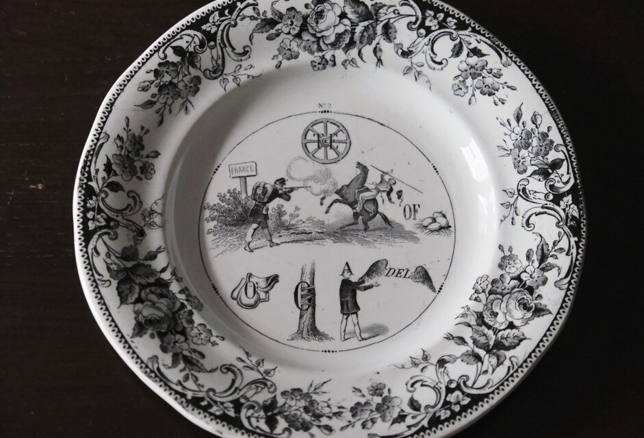 クレイユモントロー なぞなぞ グリザイユ 平皿 フランス アンティーク