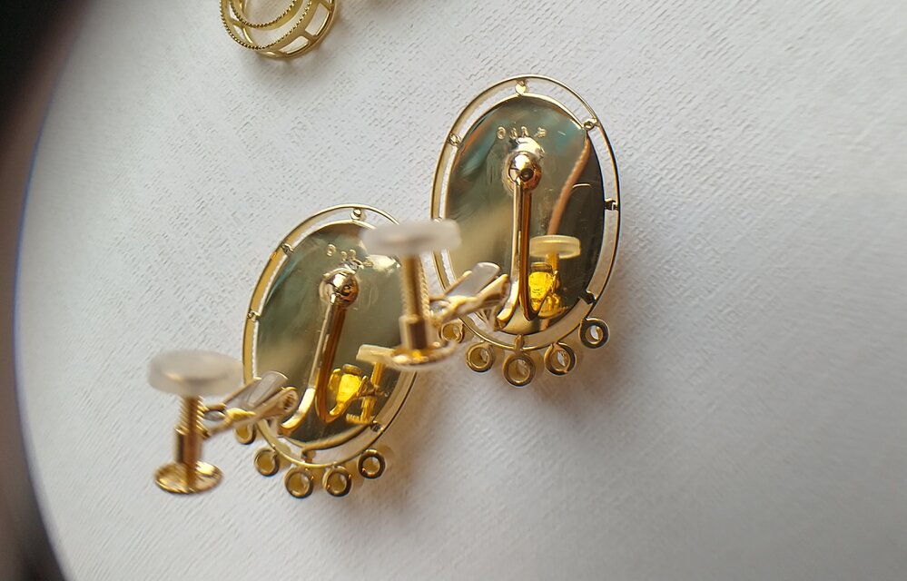 一点もの 『夏の白』K18白蝶貝とダイヤモンドのイヤリング | iichi