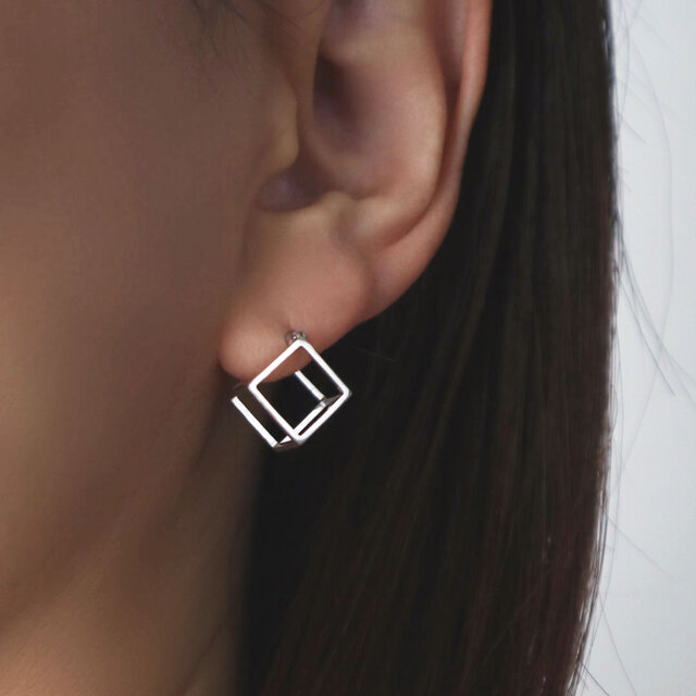 silver925] 立体スクエアピアス＊シルバーカラーM | iichi 日々の