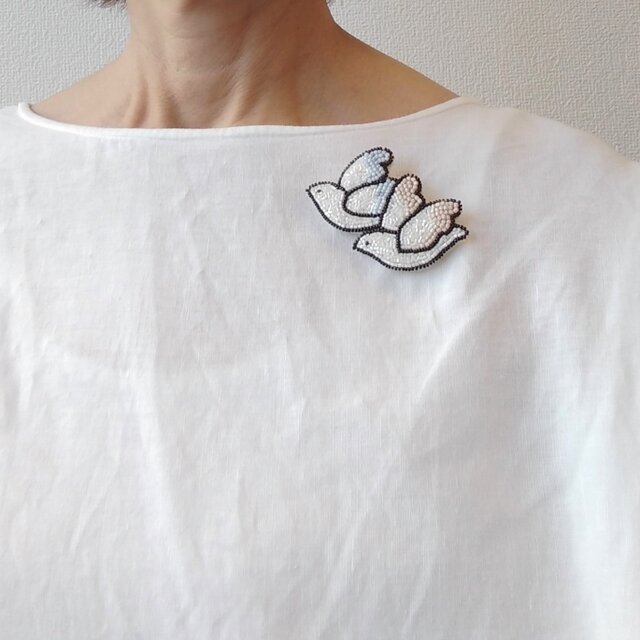 オートクチュール刺繍ブローチ 渡り鳥のsukeさんkakuさん | iichi 日々