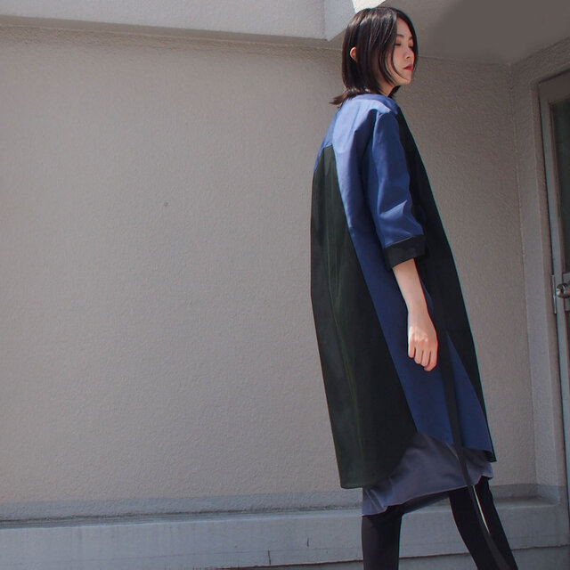 送料無料】コクーンシルエットバイカラーコート（ブルー×黒）18060