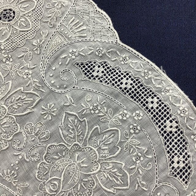 アンティーク刺繍ハンカチ 汕頭（スワトウ）手刺繍レース 手仕事