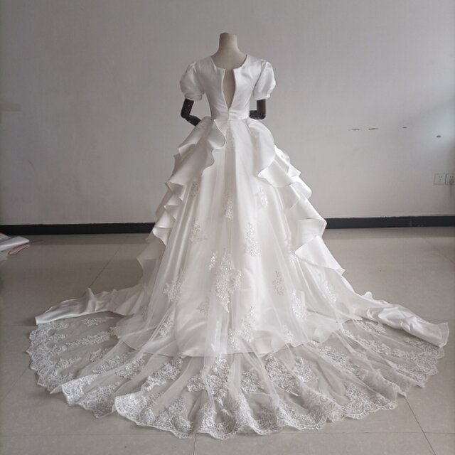 フランス風 ウエディングドレス 美しいバックレース 編み上げ 華やかな