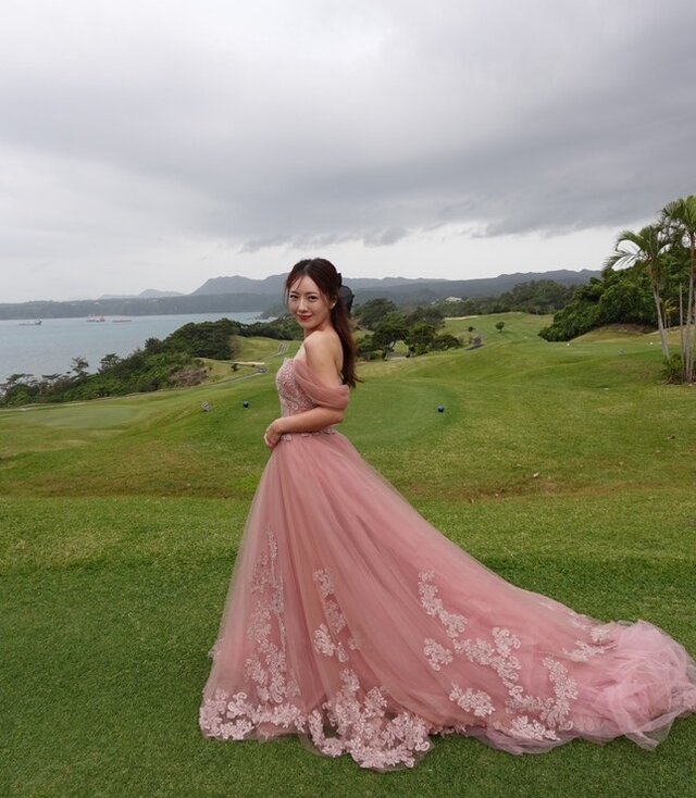 実例写真！カラードレス ピンク 取り外しオフショルダー 花柄の