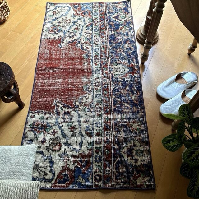 60×125赤ブラウン×深みネイビー ボタニカル トルコヴィンテージラグ