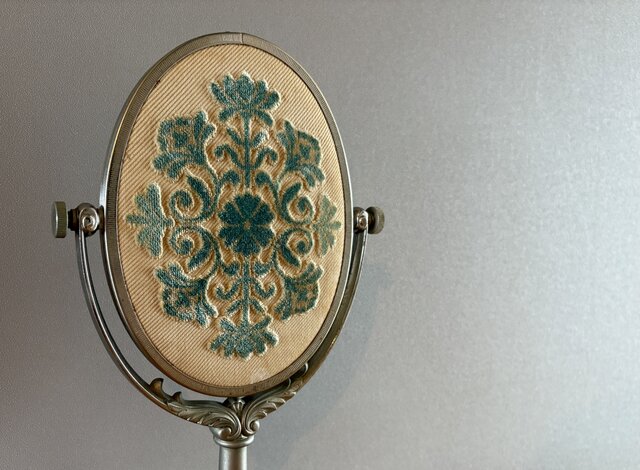 国産の古い置き鏡 アンティーク鏡 資生堂 shiseido 花椿会 置き鏡 昭和