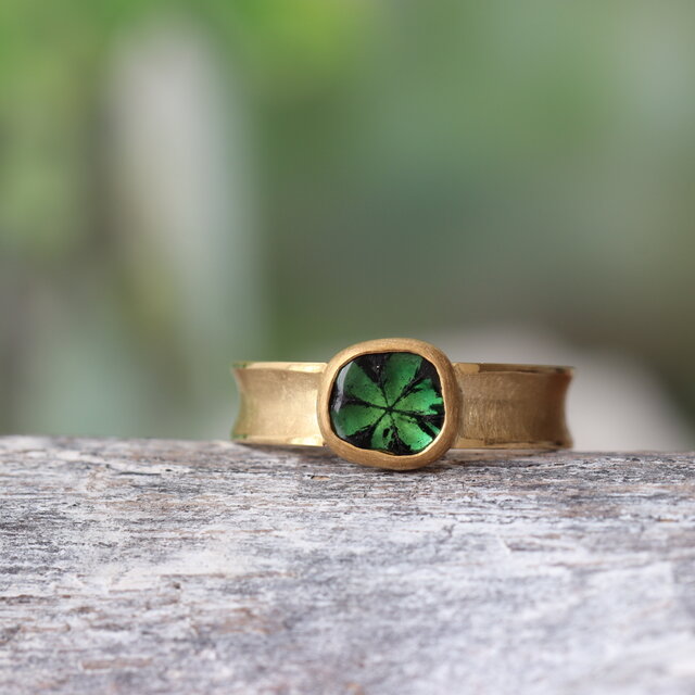 トラピッチェエメラルドリング【K18,K22】 | iichi 日々の暮らしを