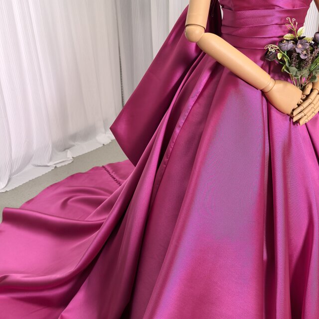 カラードレス ビビッドピンク Aライン Vネック 光沢サテン くるみ