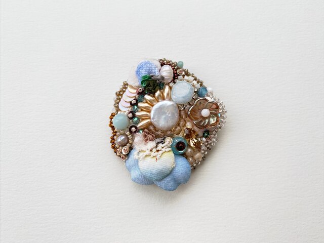 花と石 no.8 ブローチ | iichi 日々の暮らしを心地よくする