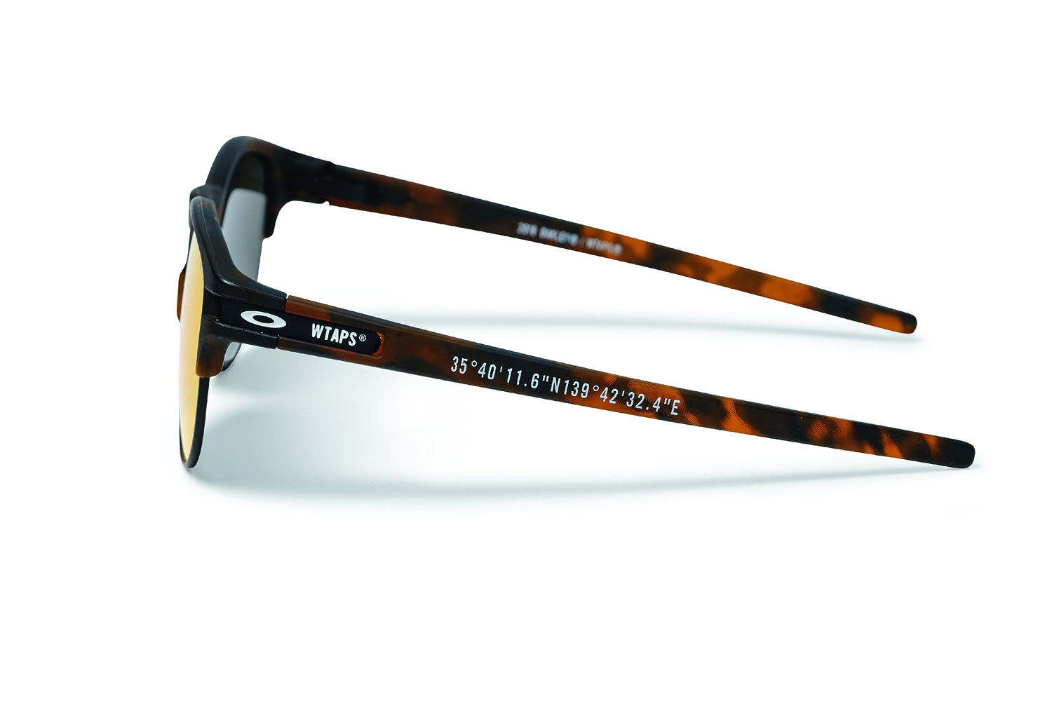 WTAPS × OAKLEYが3月9日に発売