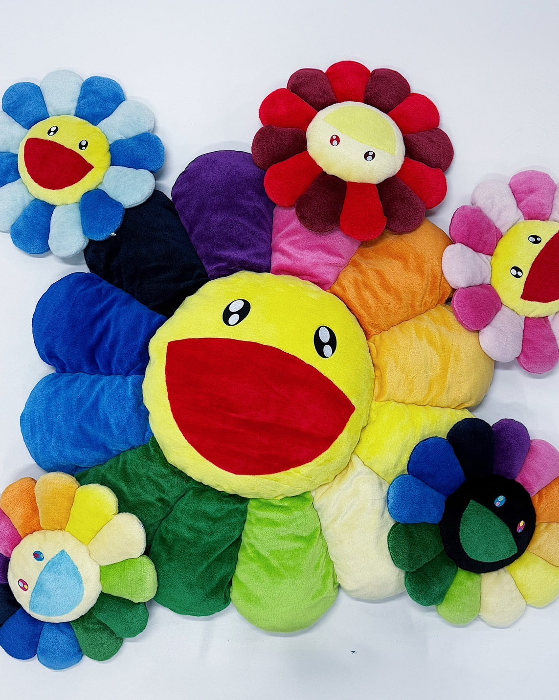 Takashi Murakami / kaikai kiki】待望のフラワークッションが本日20時