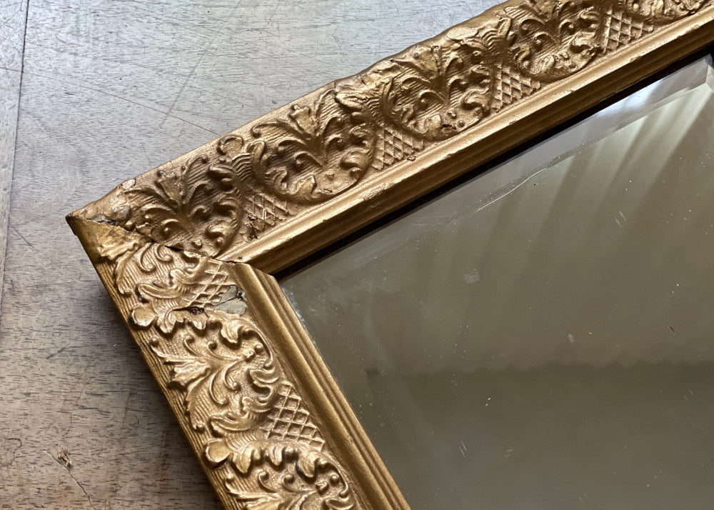 上品なゴールドフレームが素敵なミラー（鏡）イギリスアンティーク