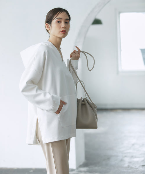 ROPÉ(ロペ) / 【秋にも使える】ダンボールニットVネックフーディ