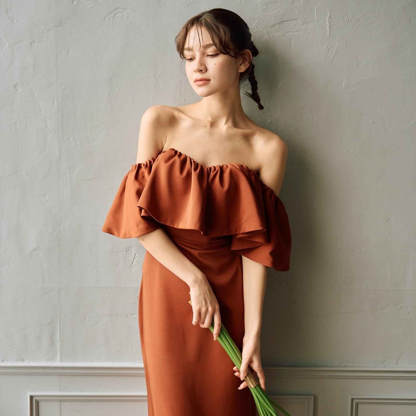 オフショルダー フリル ソフトマーメイドドレス テラコッタ（W300TE）