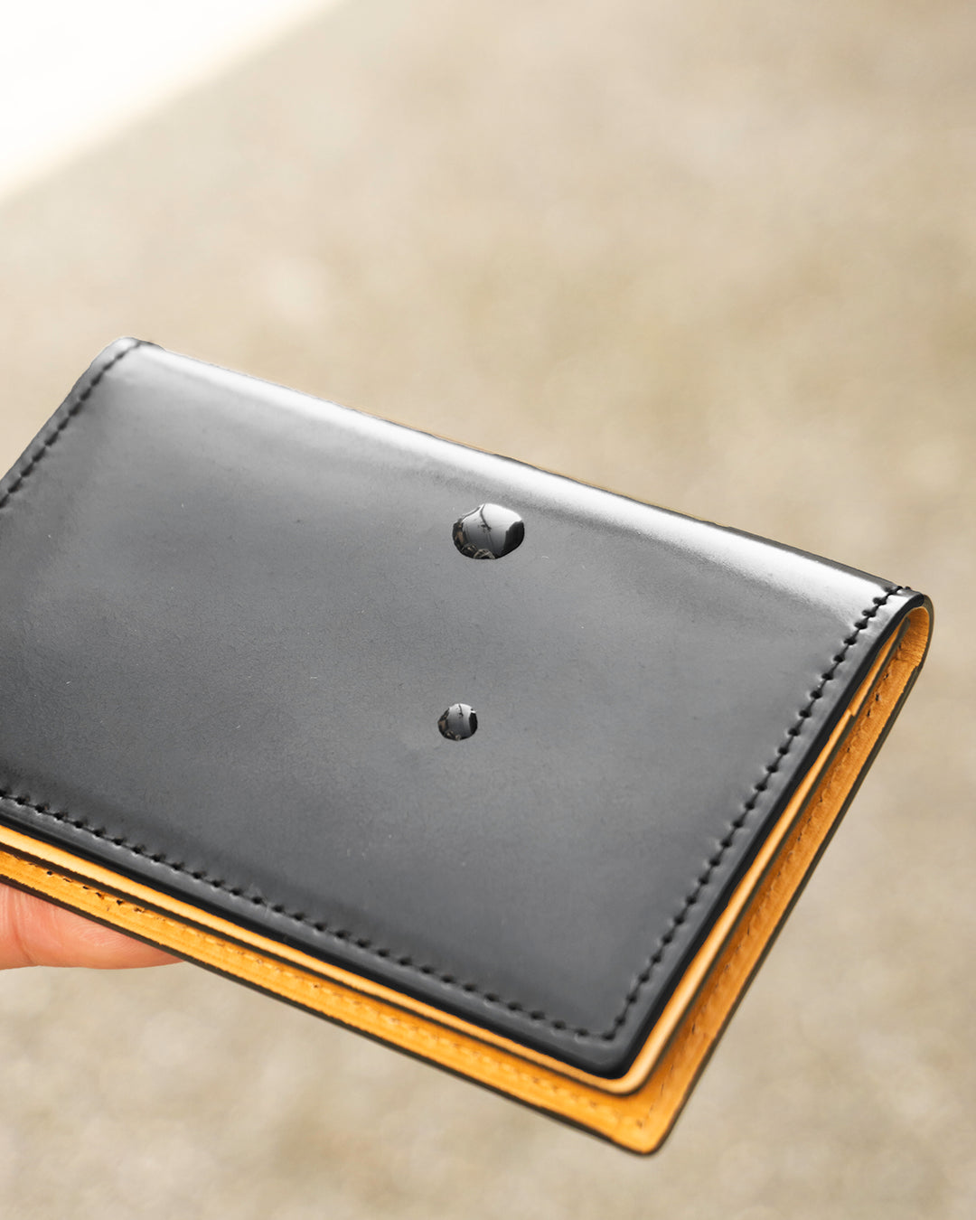 シェルコードバン カードケース ブラックの特徴 – HushTug