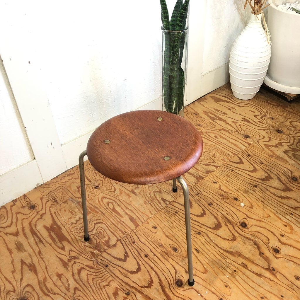 フリッツ・ハンセン / FRITZ HANSEN ドットスツール 3本脚 アルネ