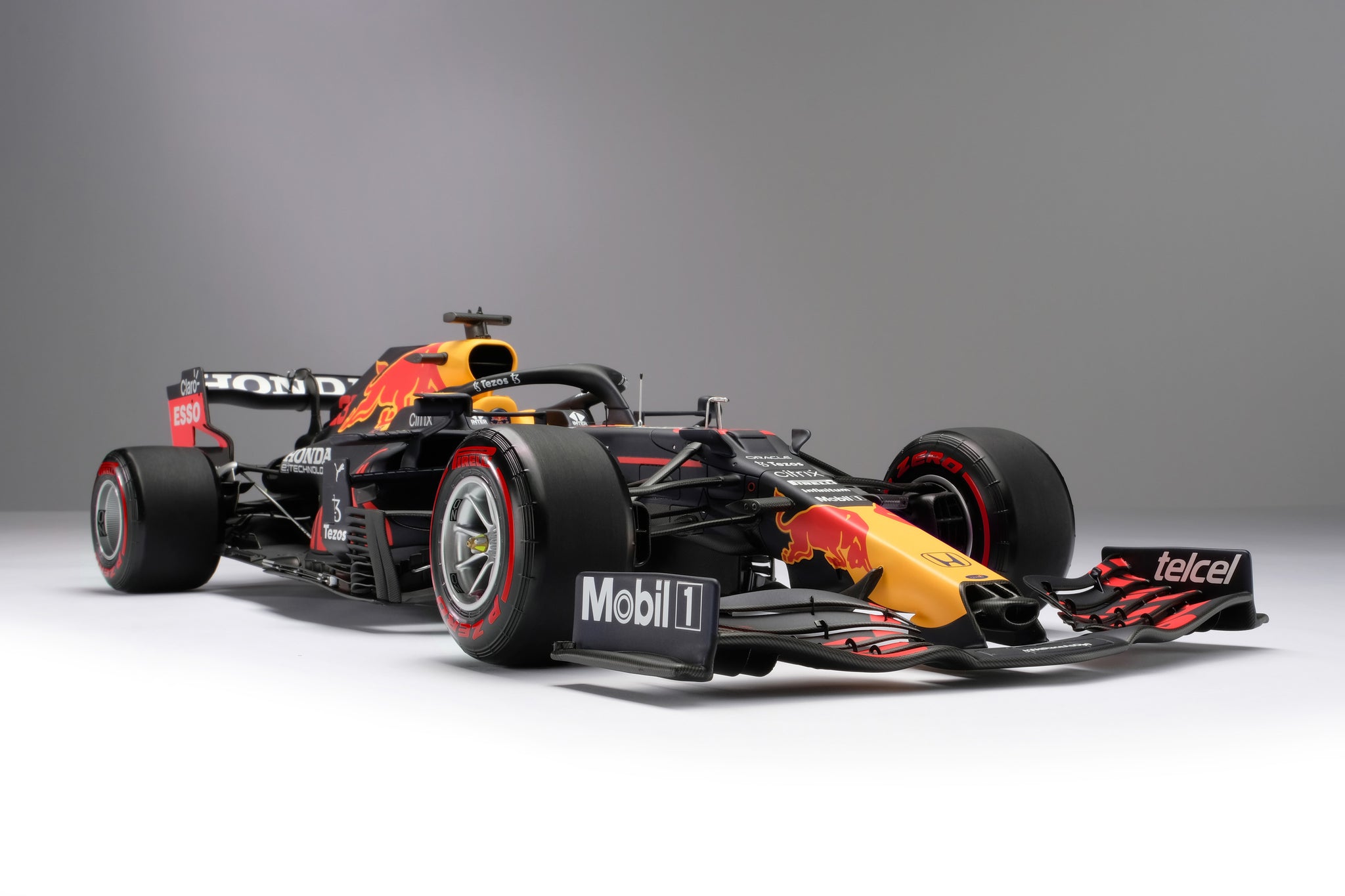 Introducing the Oracle Red Bull Racing RB18 – Amalgam Collection