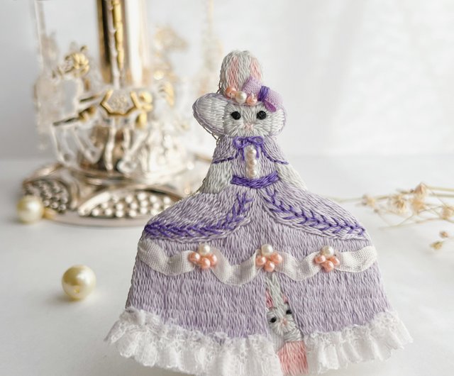 マダム・ボンボニエールのブローチ L-azare | ブローチ - Pinkoi