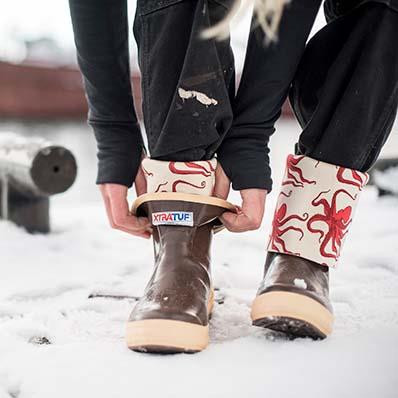 Xtratuf Women's Salmon Sisters 15 in Legacy Boot Octopus