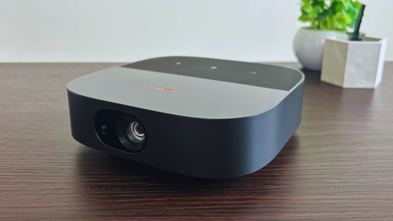 どこでもすぐに映画館】Nebula Vega Portableを徹底レビュー【万能