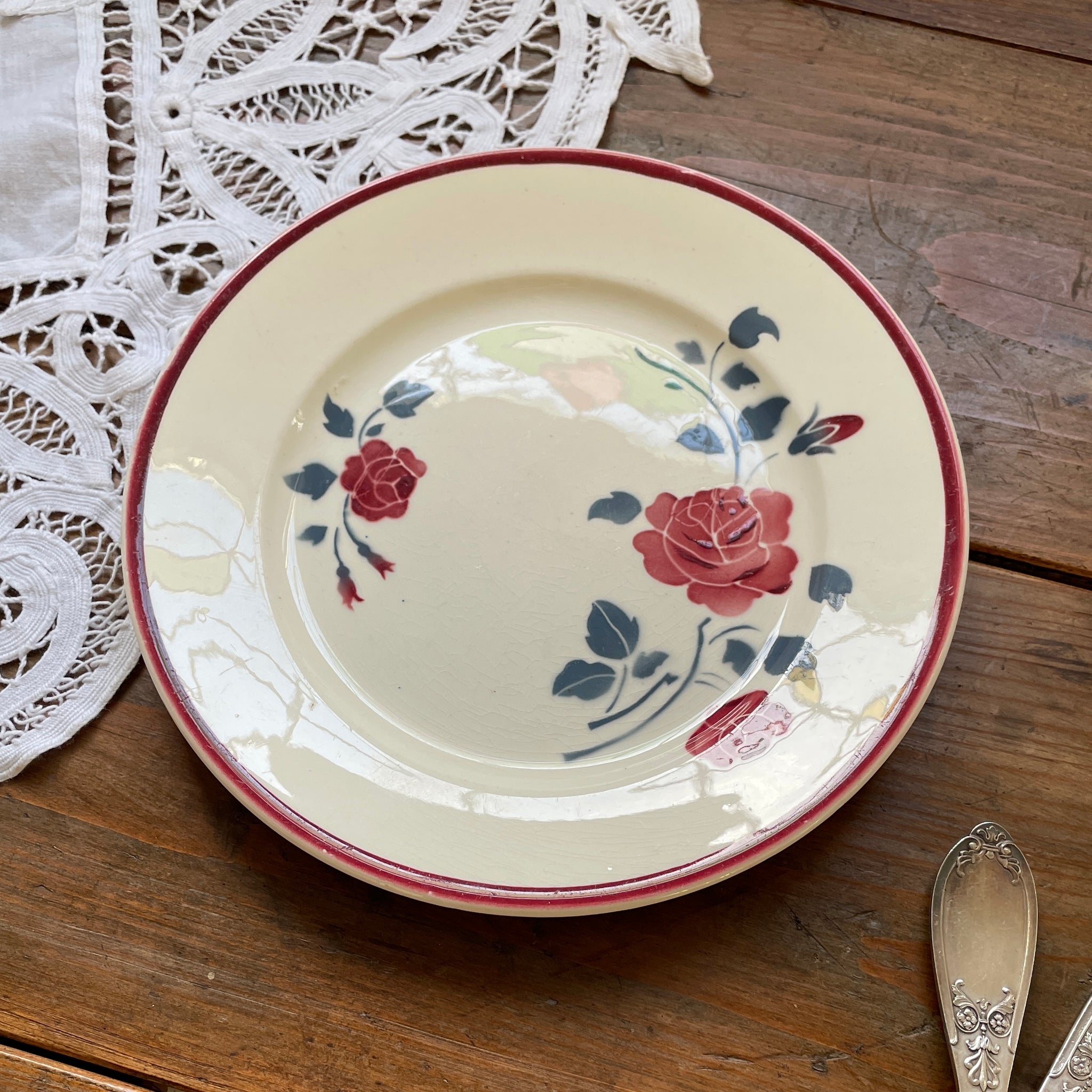 バドンヴィレー窯バラのステンシル平皿（直径21cm） フランス