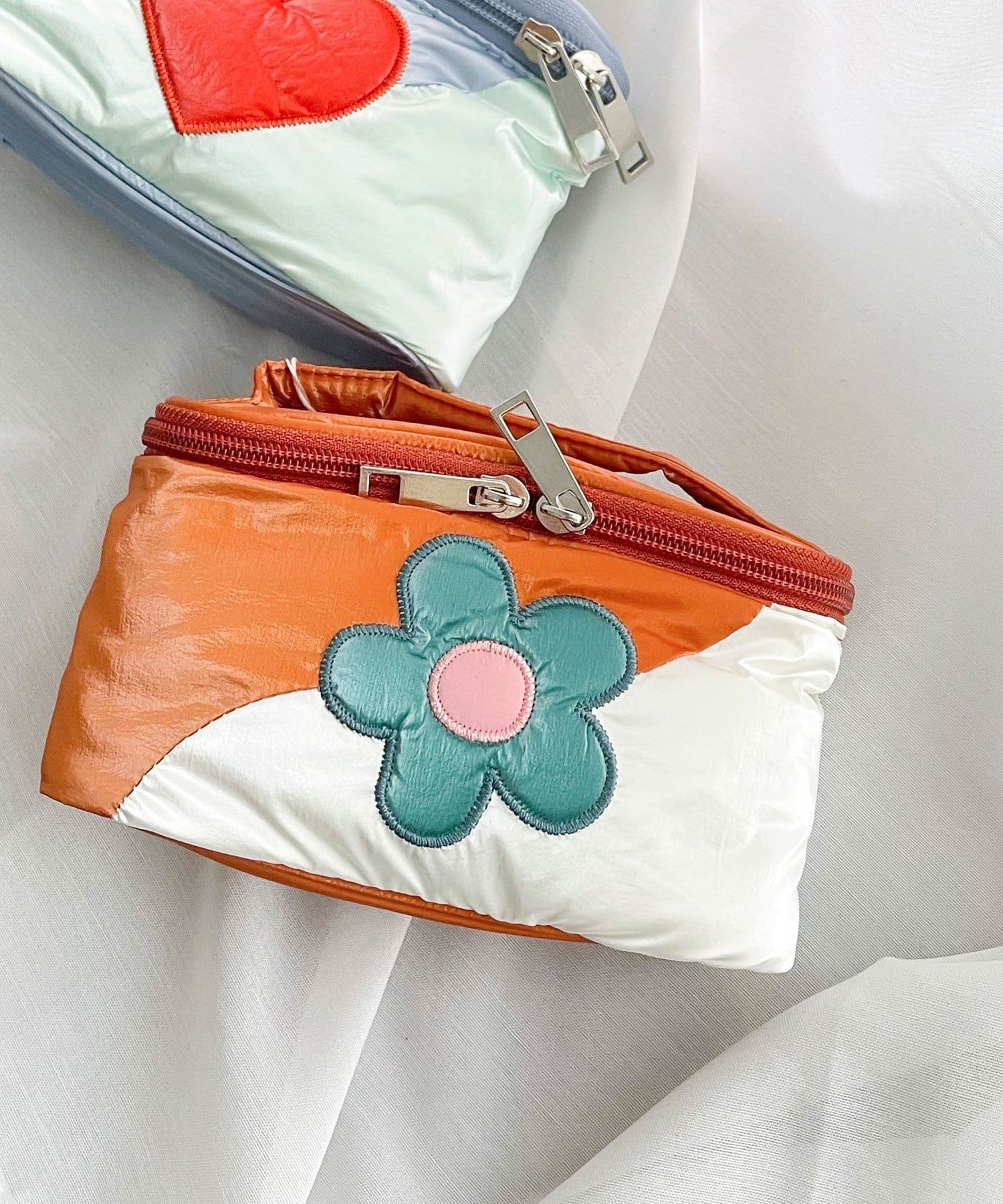 CASSELINI/キャセリーニ】ぷくぷくパッチワークメイクバニティポーチ