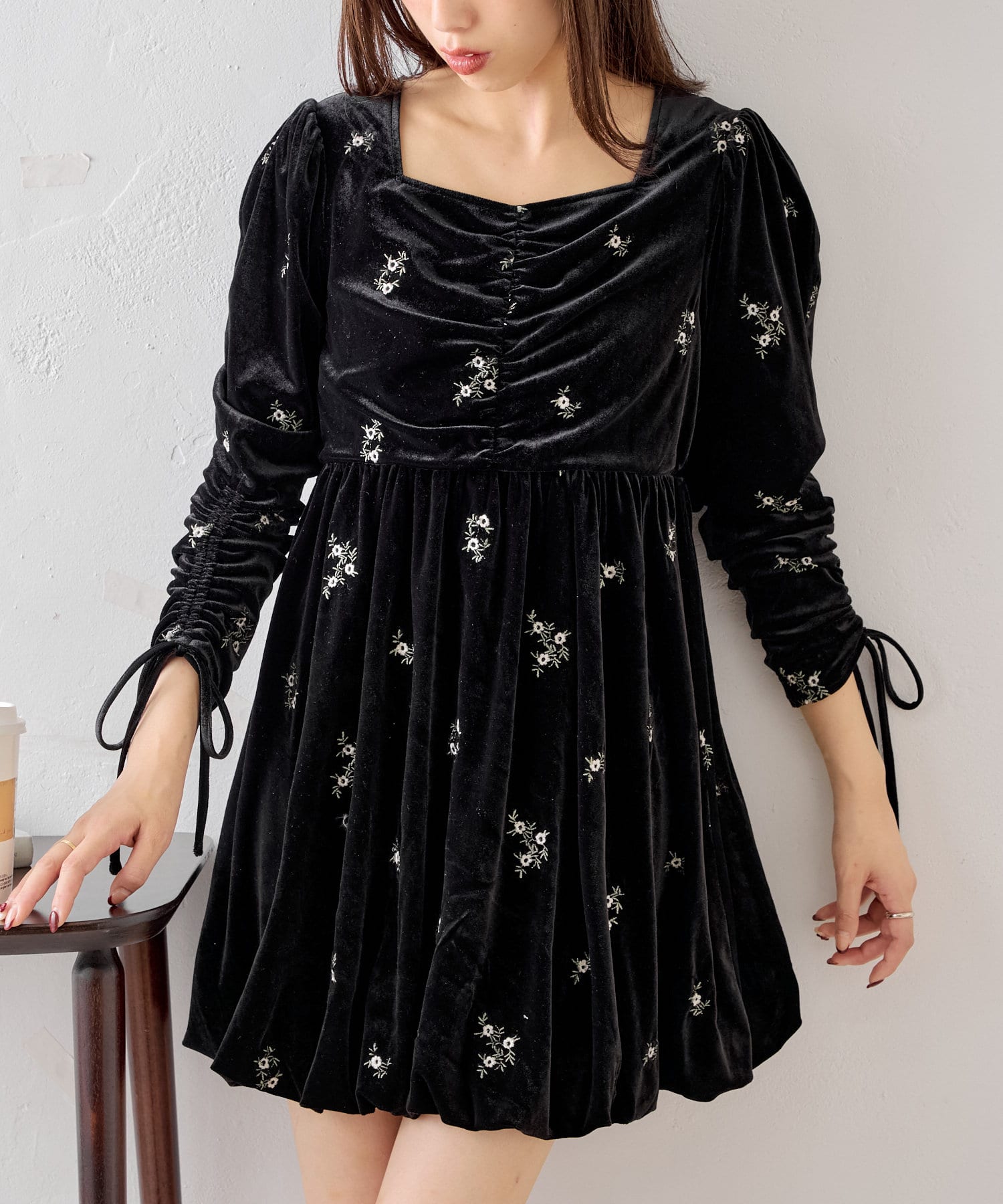 Chico】ベロア刺繍ミニワンピース | OUTLET(アウトレット)レディース