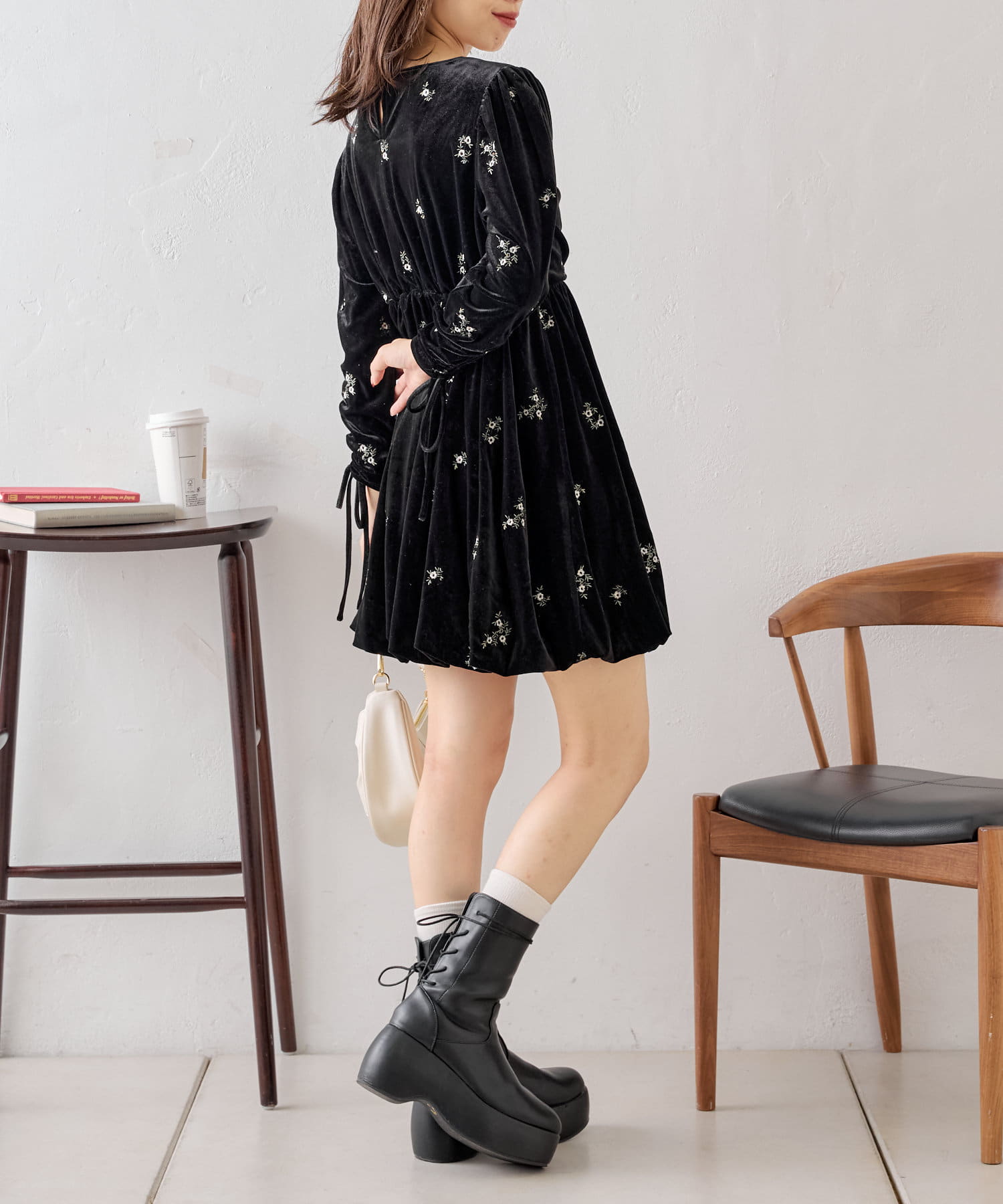 Chico】ベロア刺繍ミニワンピース | OUTLET(アウトレット)レディース