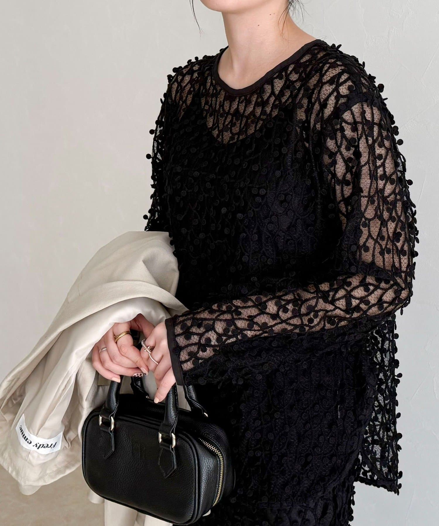 フォーカスドット刺繍プルオーバー | FREDY & GLOSTER(フレディ アンド