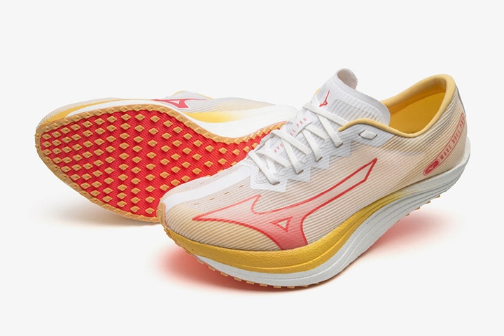 新形状のソールが理想の足運びをアシスト スピードランナー向け