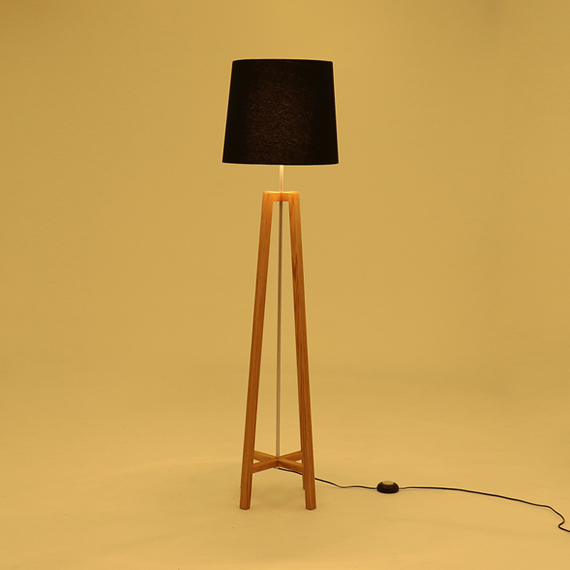 CROSS FLOOR LIGHT STAND NATURAL SHADE BLACK｜5%point | THE CONRAN