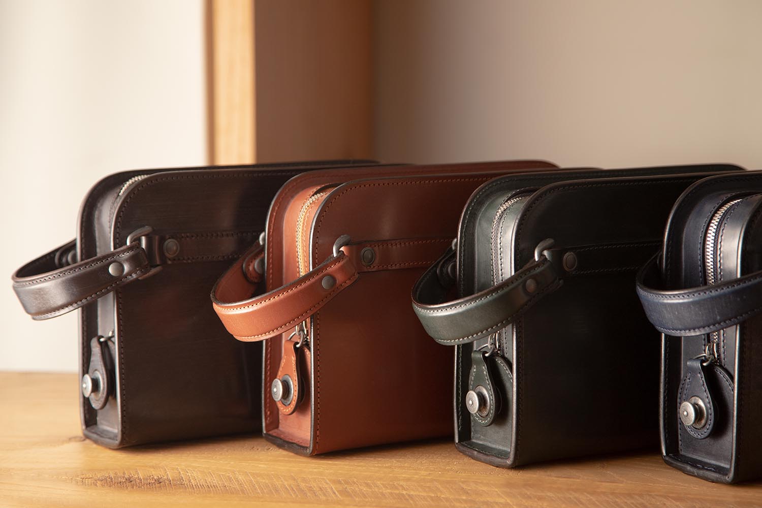 ラウンドファスナーカード＆コインケースのご紹介 | CORBO. コルボ