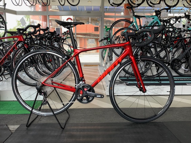 GIANT TCR ADVANCED 2 KOM SE – サイクランドマスナガ
