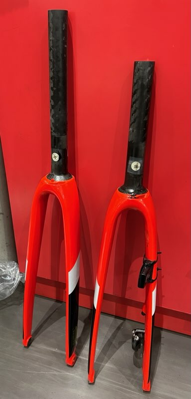 cannondale SupersixEVO のフロントフォークの交換 – サイクランドマスナガ