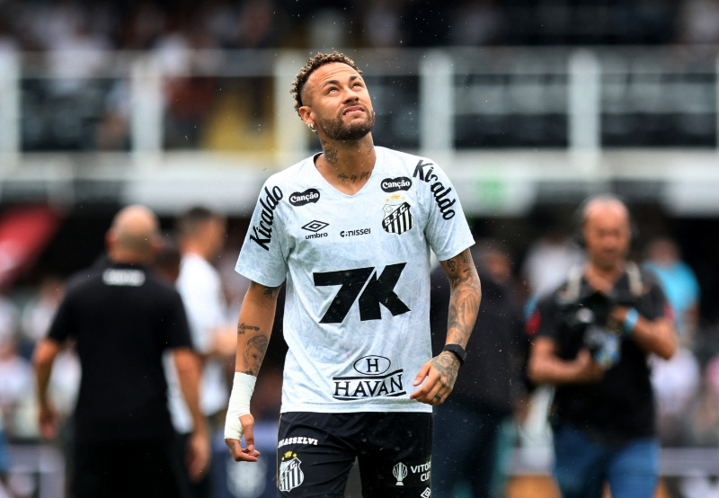 サッカー＝ネイマールが膝の手術へ、故障抱えながらサントス残留に貢献